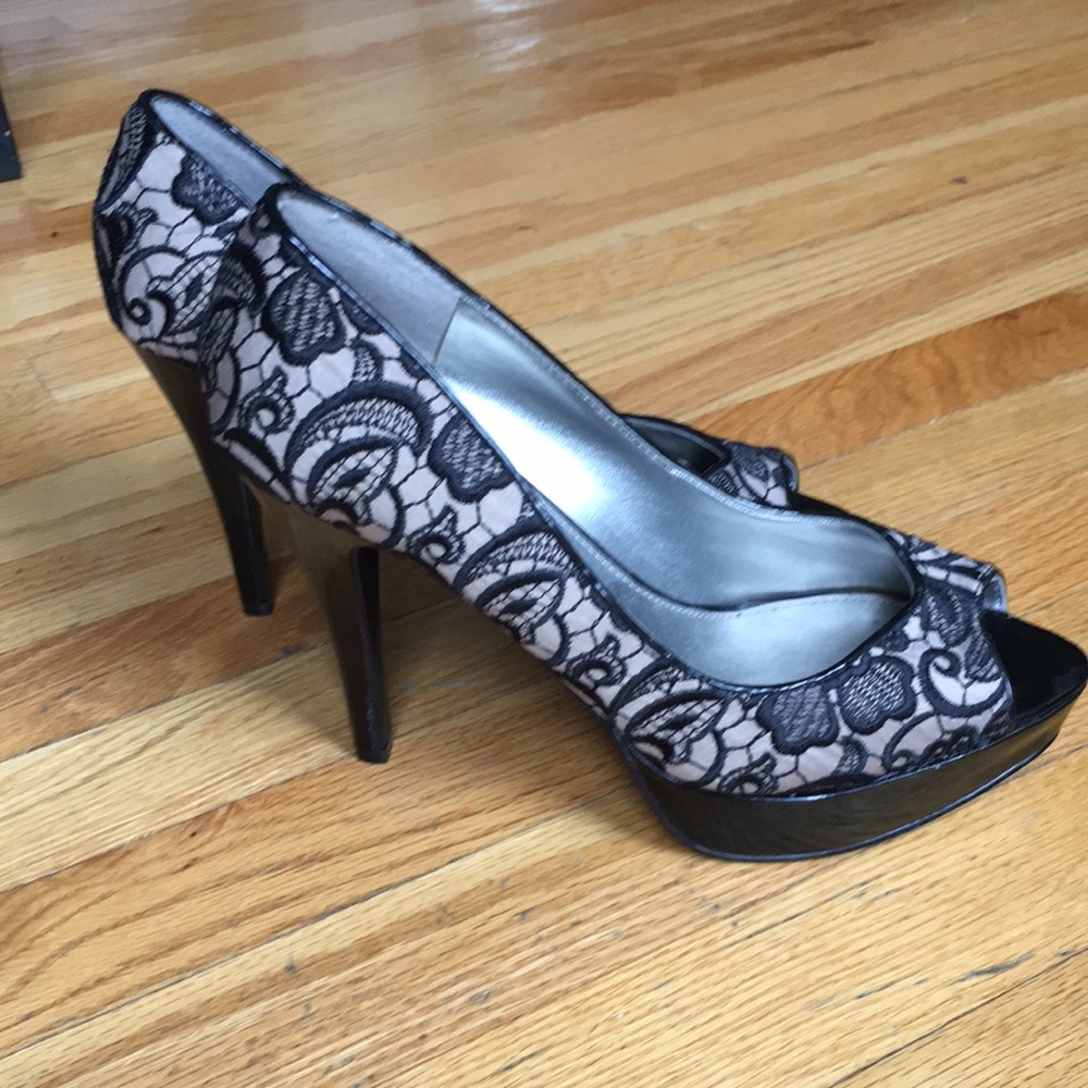 GUESS lace and nude peep toe stilettos